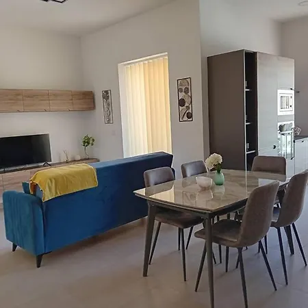 New Modern Two Double Bedroom *