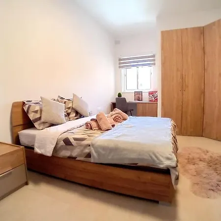 New Modern Two Double Bedroom Апартаменты Сент-Полс-Бей